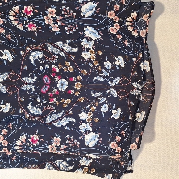 DR2 Women’s Medium Floral Multicolor Longer Back Short Sleeve Blouse Navy Blue - Picture 3 of 9